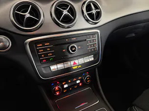 Mercedes-Benz GLA 180 Urban 7G-Tronic