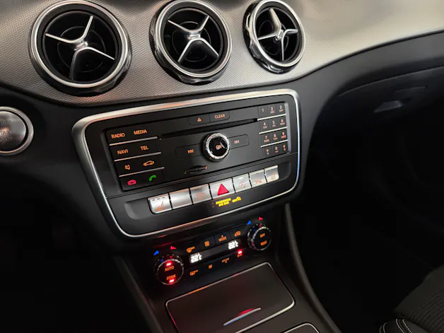 Mercedes-Benz GLA 180 Urban 7G-Tronic