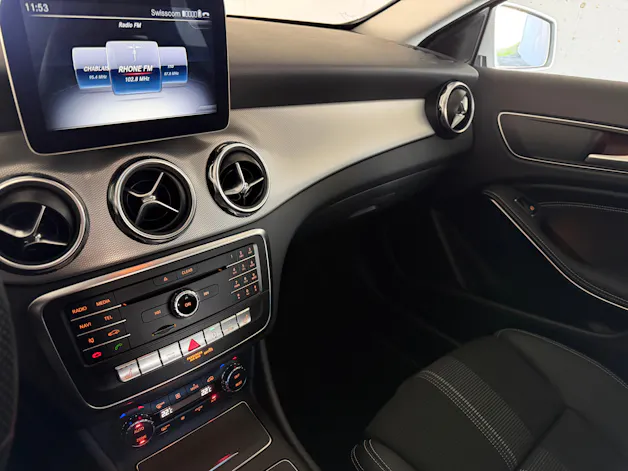 Mercedes-Benz GLA 180 Urban 7G-Tronic