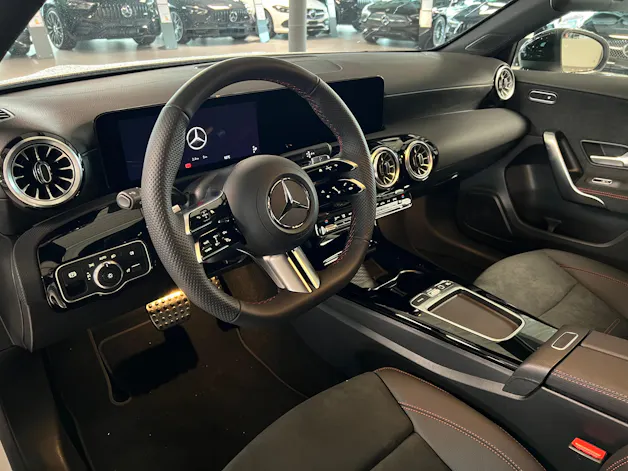 Mercedes-Benz A 180 7G-DCT