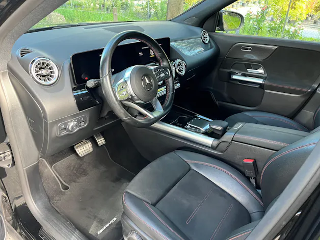 Mercedes-Benz GLA 200 4Matic AMG Line 8G-DCT