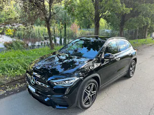 Mercedes-Benz GLA 200 4Matic AMG Line 8G-DCT