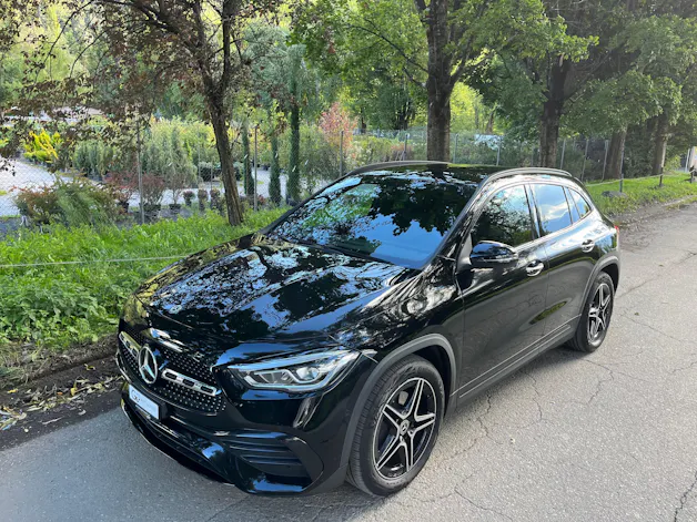 Mercedes-Benz GLA 200 4Matic AMG Line 8G-DCT