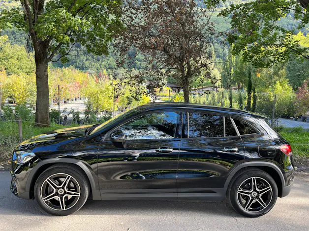 Mercedes-Benz GLA 200 4Matic AMG Line 8G-DCT