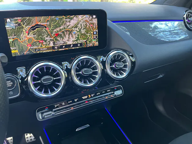 Mercedes-Benz GLA 200 4Matic AMG Line 8G-DCT