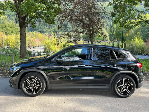 Mercedes-Benz GLA 200 4Matic AMG Line 8G-DCT