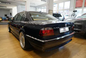 BMW 740i