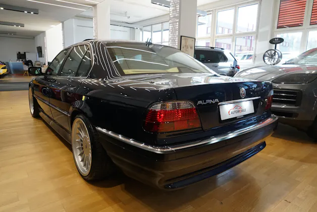 BMW 740i