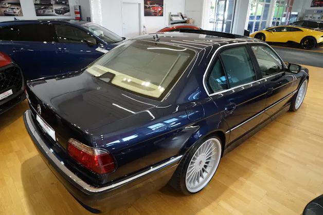 BMW 740i