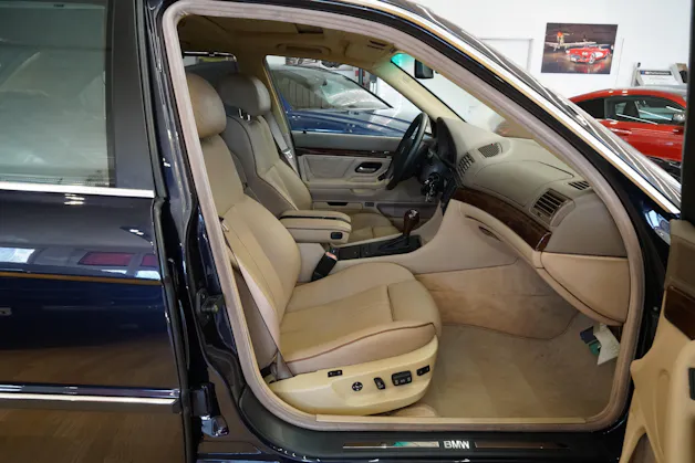 BMW 740i