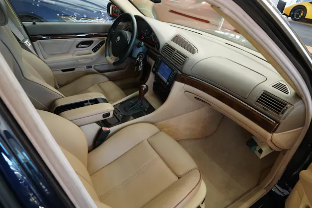 BMW 740i