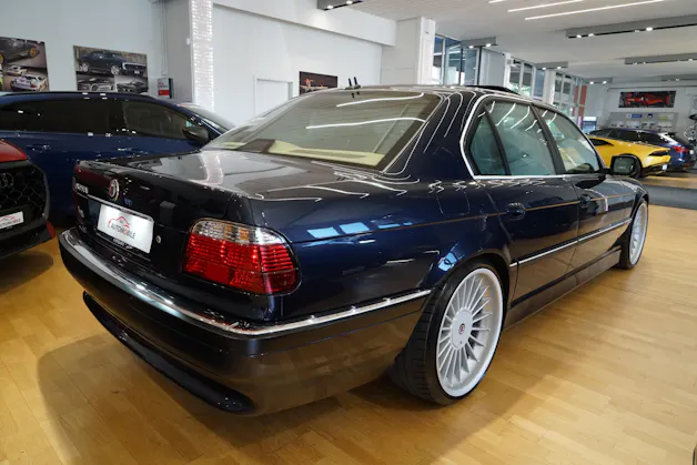 BMW 740i