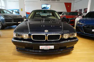 BMW 740i