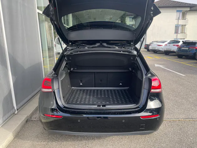 Mercedes-Benz A 250e Style 8G-DCT