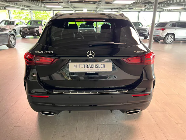 Mercedes-Benz GLA 250 4Matic 8G-DCT Swiss Star