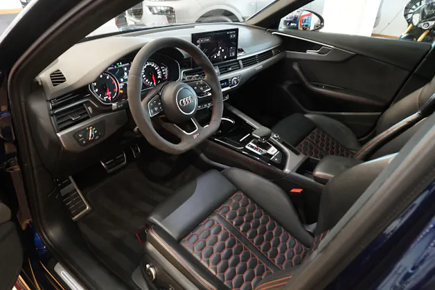 Audi RS4 Avant quattro tiptronic