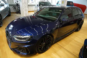 Audi RS4 Avant quattro tiptronic