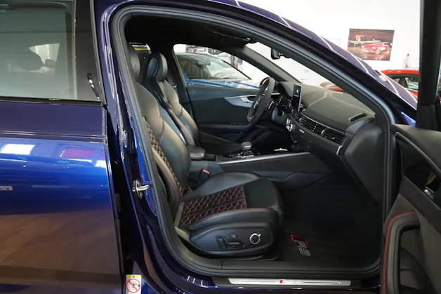 Audi RS4 Avant quattro tiptronic