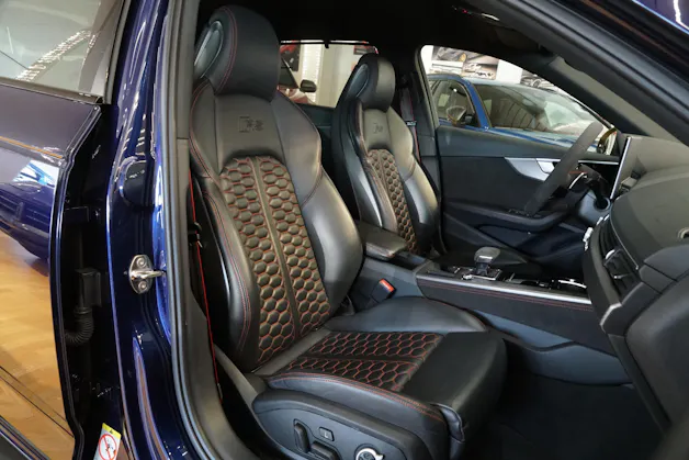 Audi RS4 Avant quattro tiptronic