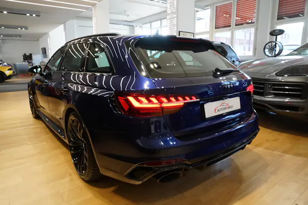 Audi RS4 Avant quattro tiptronic