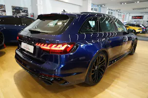 Audi RS4 Avant quattro tiptronic