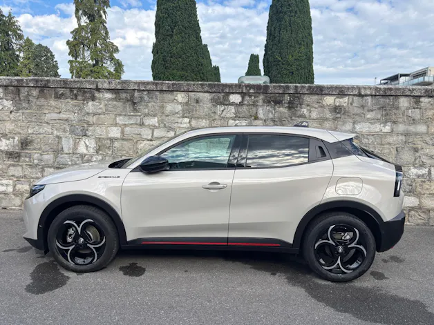 Alfa Romeo Junior 1.2 48V Hybrid Speciale