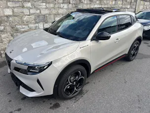 Alfa Romeo Junior 1.2 48V Hybrid Speciale