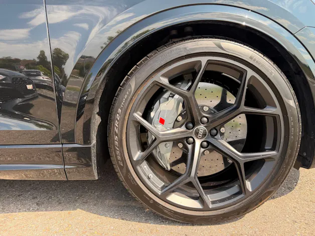 Audi RSQ8 performance quattro