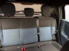 https://vehicle.imgix.net/4377386/cb610b4d-273e-4042-824b-bcb8e98bae6a.jpg