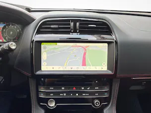 Jaguar F-Pace 2.0 T 300 R-Sport AWD + Pneumatici invernali