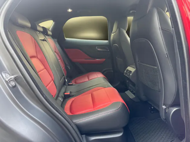 Jaguar F-Pace 2.0 T 300 R-Sport AWD + Pneumatici invernali