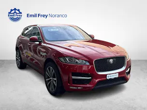 Jaguar F-Pace 2.0 T 300 R-Sport AWD + Pneumatici invernali