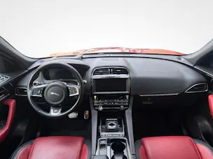 Jaguar F-Pace 2.0 T 300 R-Sport AWD + Pneumatici invernali