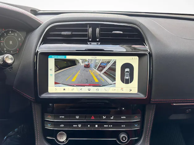Jaguar F-Pace 2.0 T 300 R-Sport AWD + Pneumatici invernali