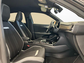 https://vehicle.imgix.net/4377391/d2a0e8e4-d05c-4291-a7fa-1b155622e5cd.jpg