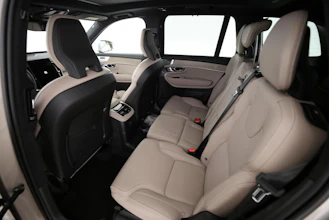 https://vehicle.imgix.net/4377425/b8a7cbba-9bce-4bcd-9300-449578c14a36.jpg