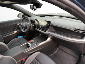 https://vehicle.imgix.net/4377453/375ea0e3-661f-4317-b6e2-266e6b58087c.jpg