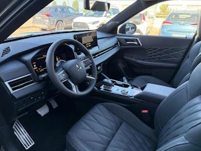 https://vehicle.imgix.net/4377478/de31a5ff-3684-435a-b9b3-b06973c9b19b.jpg