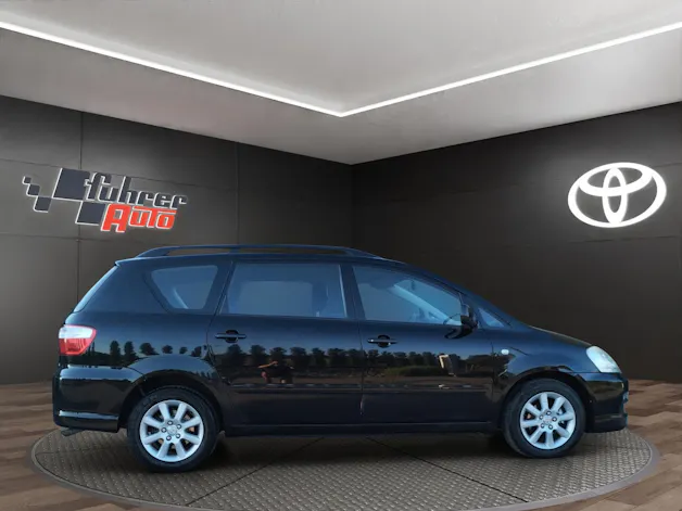 Toyota Avensis Verso  2.0