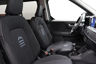 https://vehicle.imgix.net/4377539/e276cca2-9d2a-4b76-b16e-eaf75857a93e.JPG
