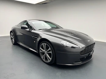 Fahrzeugbild ASTON MARTIN V12 Vantage Coupé 6.0 Fahrzeugbild ASTON MARTIN V12 Vantage Coupé 6.0