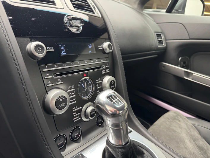 Fahrzeugbild ASTON MARTIN V12 Vantage
