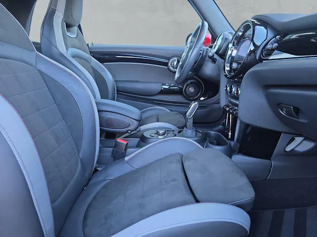 MINI John Cooper Works Cabrio F57 2.0i (CH)