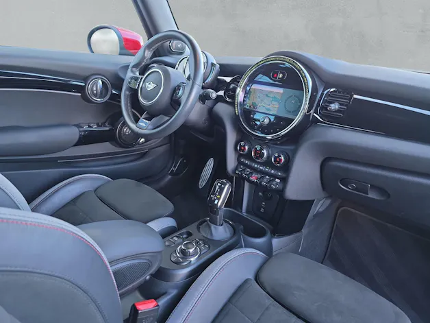 MINI John Cooper Works Cabrio F57 2.0i (CH)