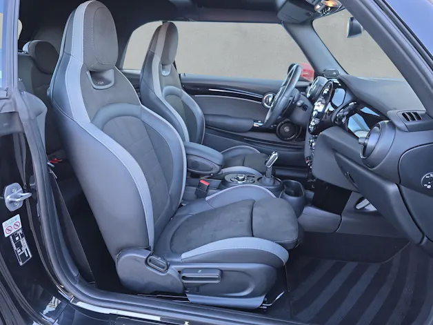 MINI John Cooper Works Cabrio F57 2.0i (CH)