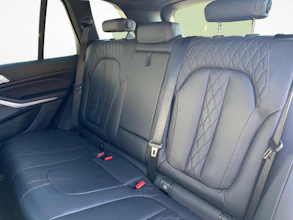 https://vehicle.imgix.net/4377687/55c00830-0b1e-48c2-9107-4af51900057a.jpg