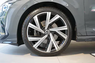 VW Golf VIII 2.0 TDI R-Line DSG 4motion