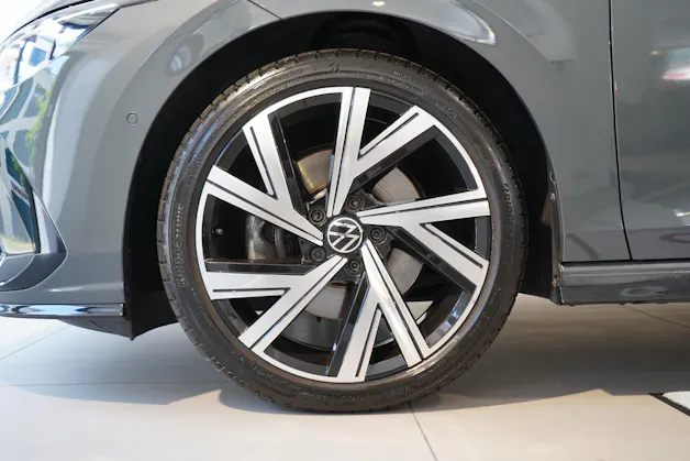 VW Golf VIII 2.0 TDI R-Line DSG 4motion