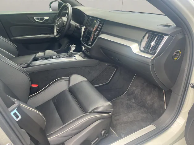 Volvo V60 2.0 T5 R-Design
