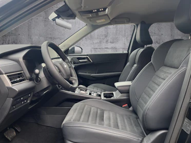 MITSUBISHI OUTLANDER 9